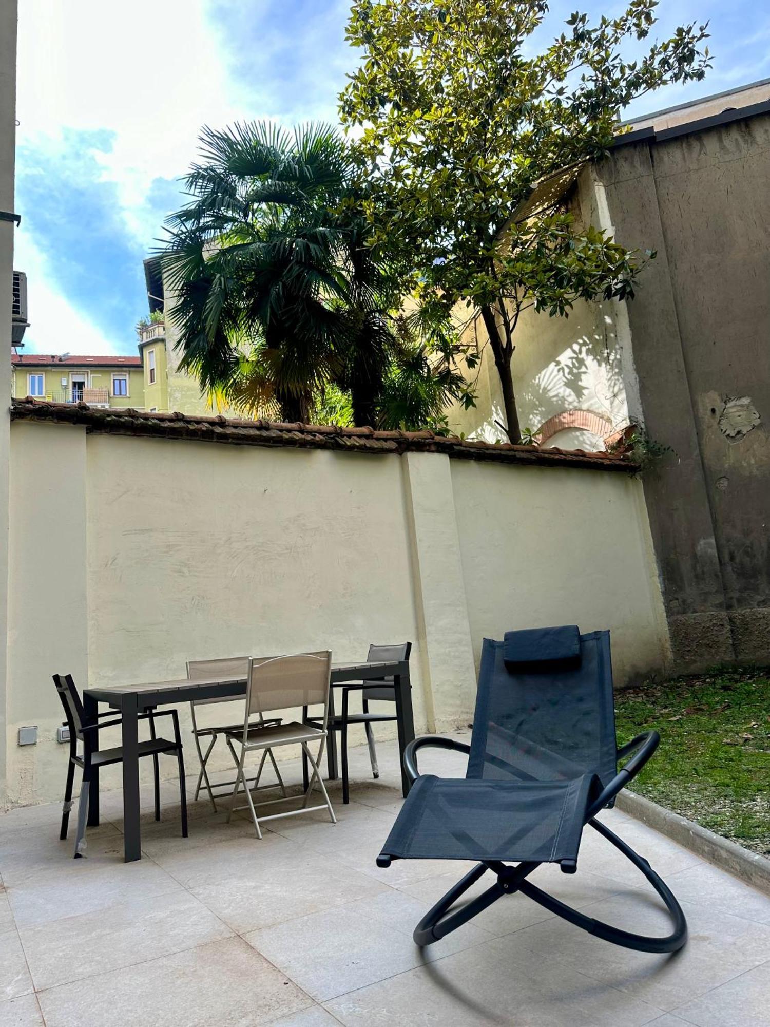 Lr Deluxe Apartments - Porta Venezia - Bilocale Con Giardino Privato Мілан Екстер'єр фото