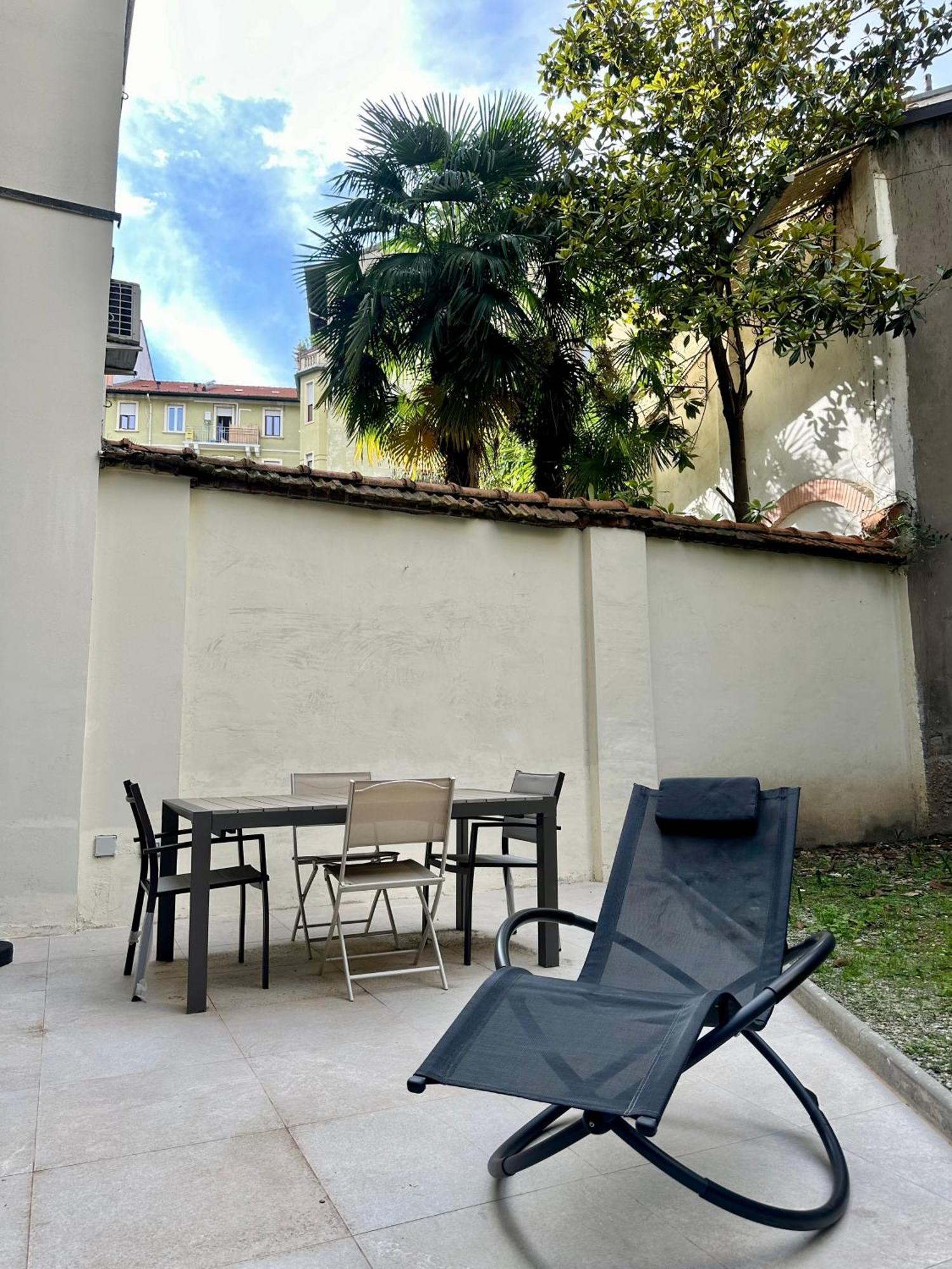 Lr Deluxe Apartments - Porta Venezia - Bilocale Con Giardino Privato Мілан Екстер'єр фото