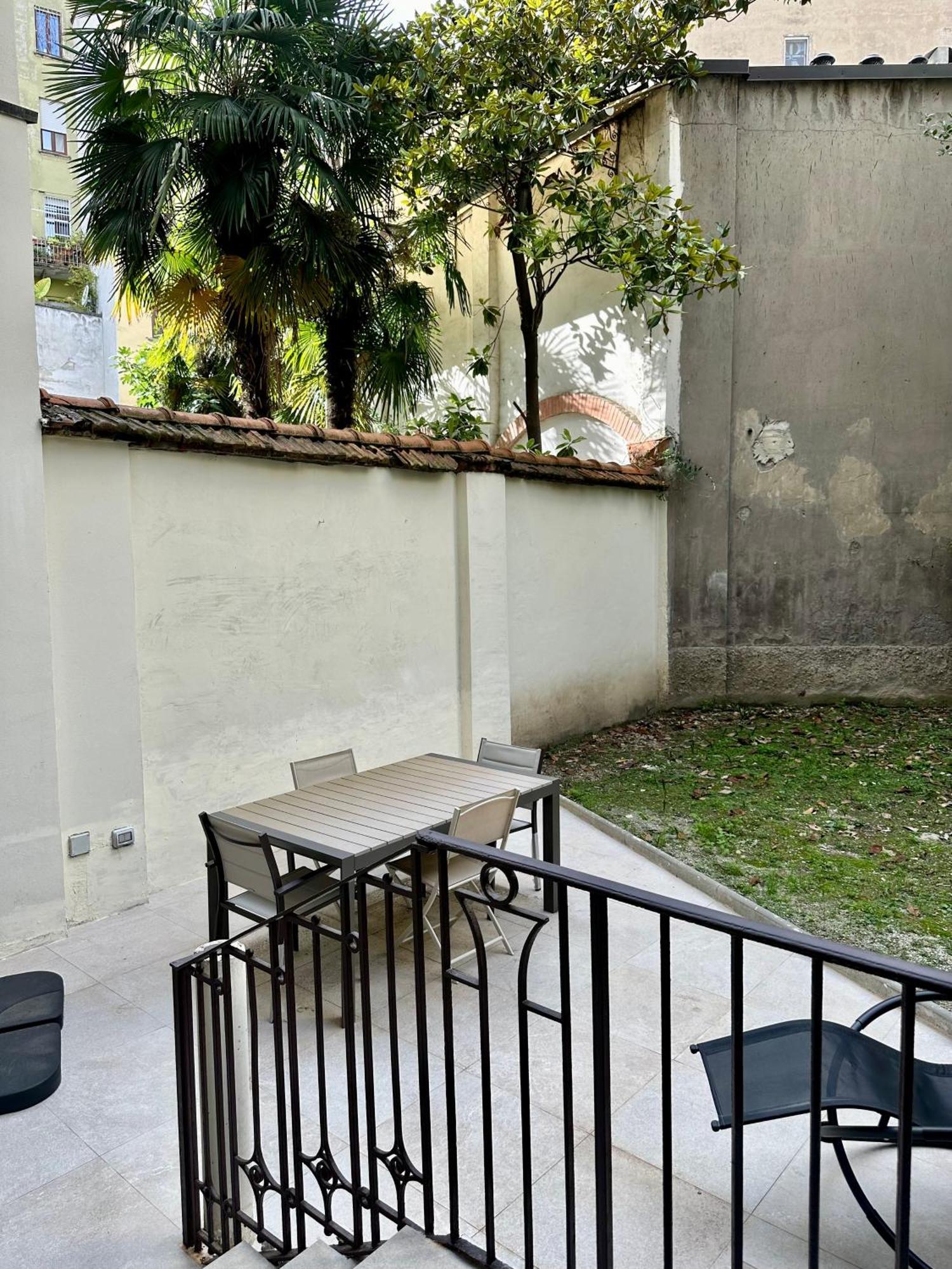 Lr Deluxe Apartments - Porta Venezia - Bilocale Con Giardino Privato Мілан Екстер'єр фото