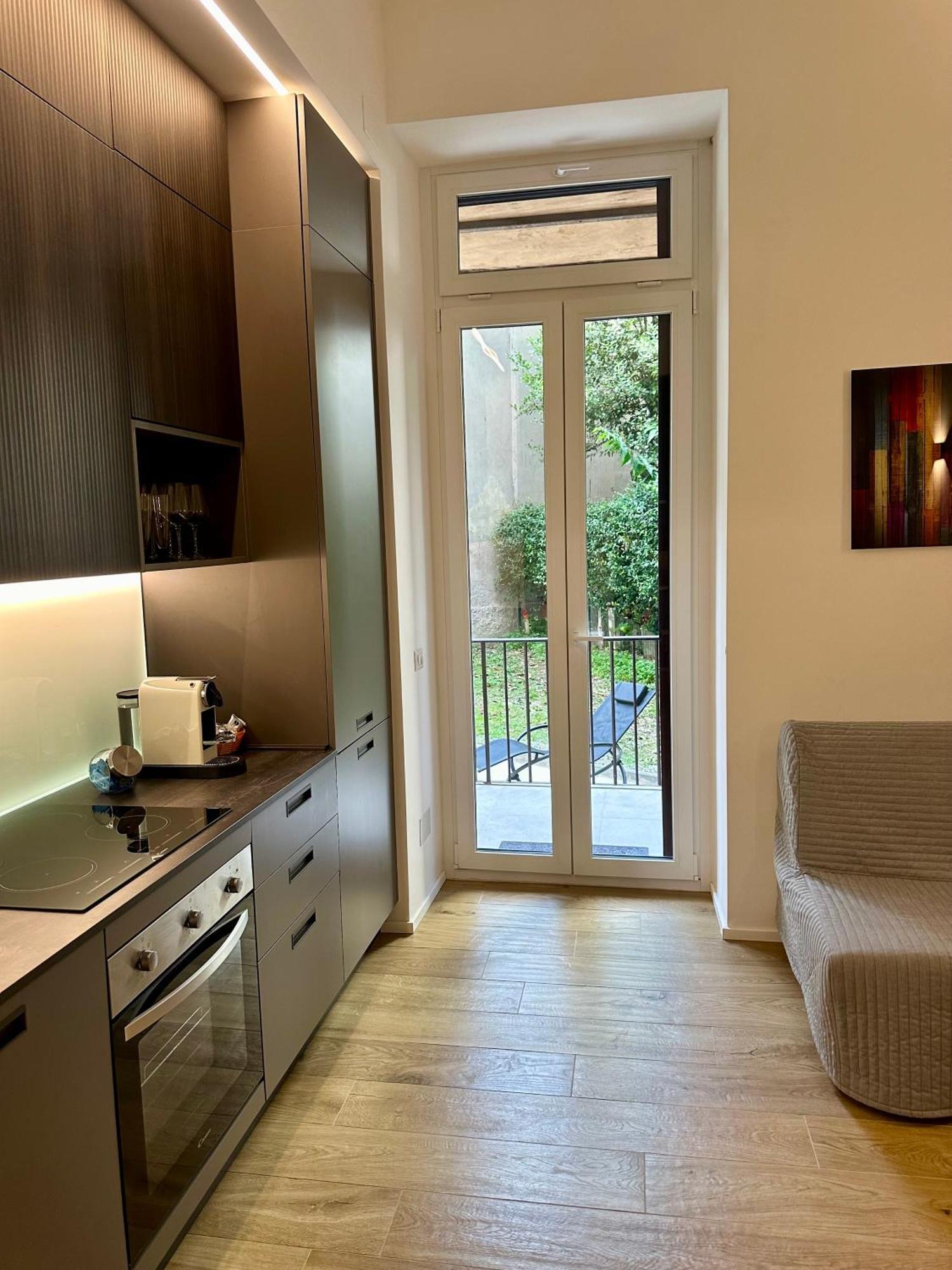 Lr Deluxe Apartments - Porta Venezia - Bilocale Con Giardino Privato Мілан Екстер'єр фото