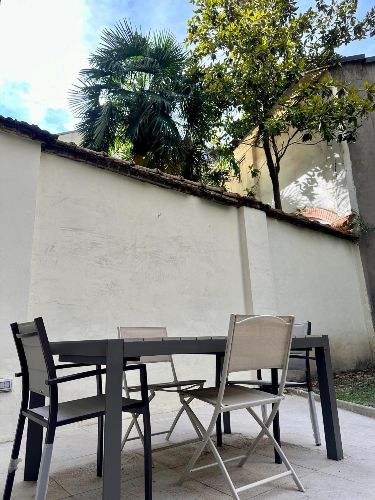 Lr Deluxe Apartments - Porta Venezia - Bilocale Con Giardino Privato Мілан Екстер'єр фото